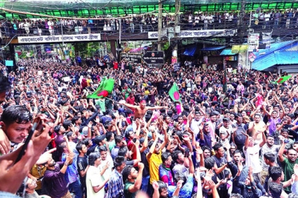 বিক্ষোভ সংঘর্ষ পুলিশি বাঁধা এবং মার্চ ফর জাস্টিস ছত্রভঙ্গে লাঠিচার্জ টিয়ার গ্যাস সাউন্ড গ্রেনেড, সংহতি শিক্ষকদের