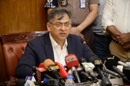 মোহাম্মদপুরের অপরাধীদের কড়া হুঁশিয়ারি, যেকোনো মূল্যে নির্মূলের ঘোষণা: স্বরাষ্ট্রমন্ত্রী